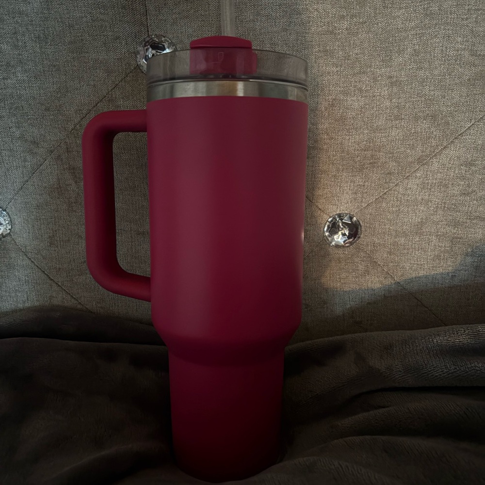 Stanley Pink Tumbler with Handle (limited addition) - Picture 2 of 3